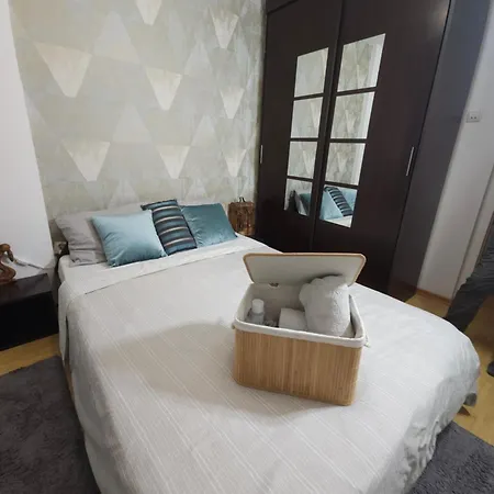 Black & White * בוקרשט