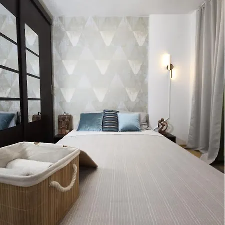 Black & White Apartment Bucharest